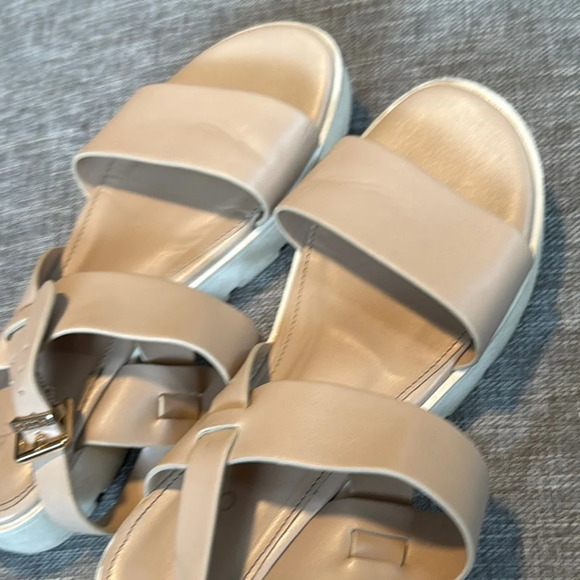 Aldo Cream Sandals with Soft Straps and Platform Sole - Picture 8 of 8